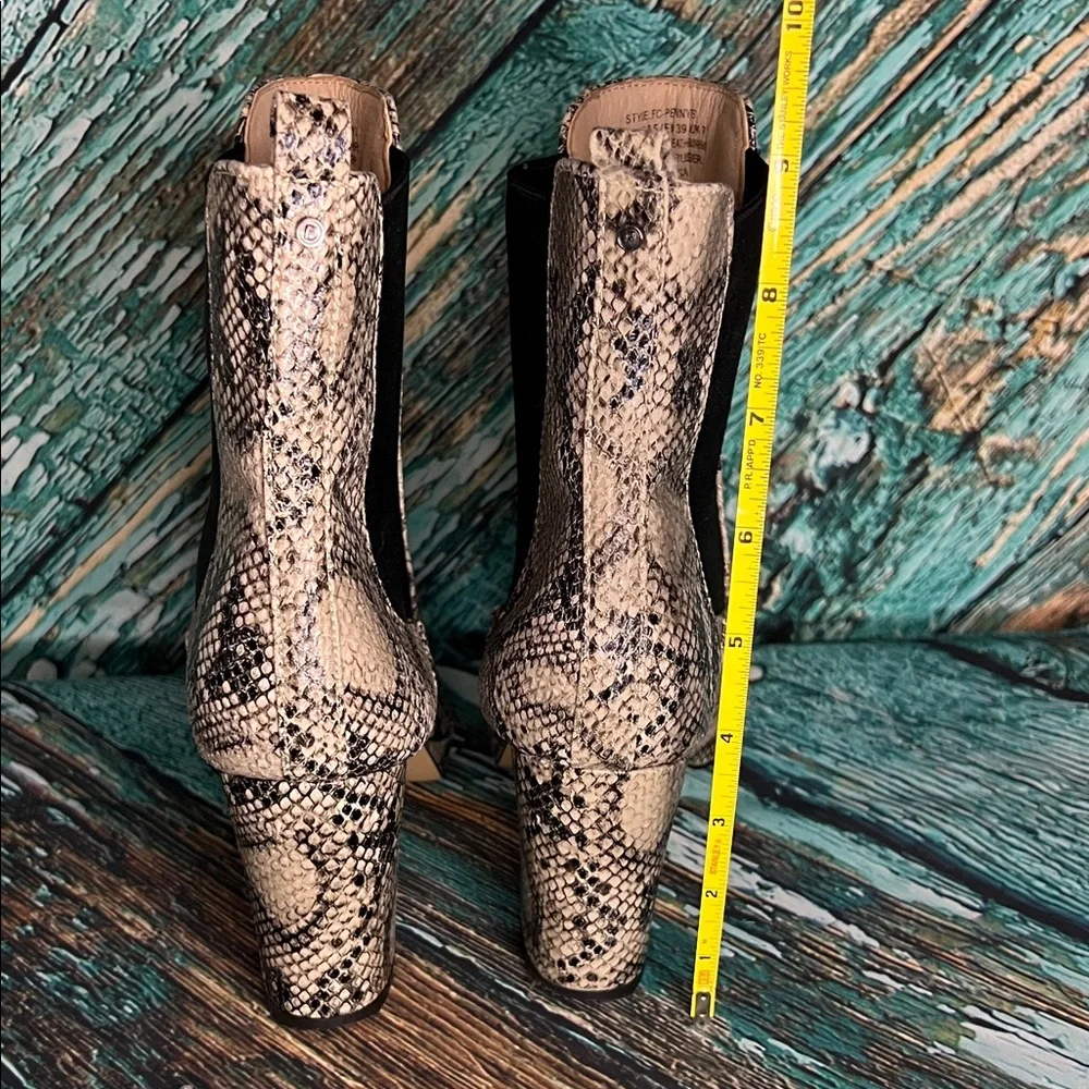 *French Connection Womens Penny Chelsea Boots Snake 8.5 Truffle Leather